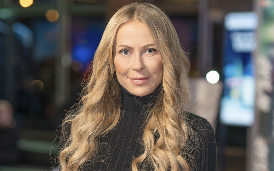 Jenny Elvers lächelt