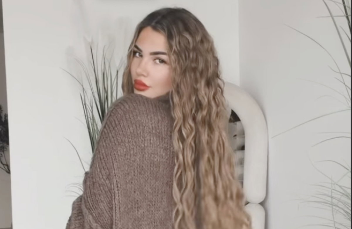 Kim Virginia Schulterpose