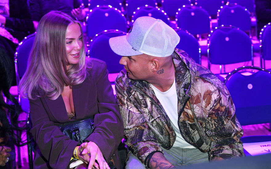 Laura Maria Rypa und Pietro Lombardi schauen sich an