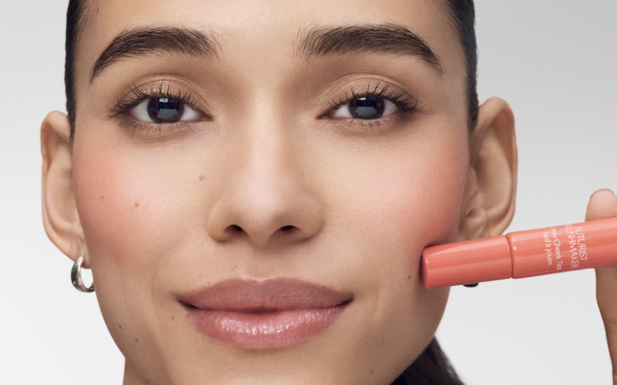 Frau mit Blush