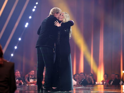 Thomas Gottschalk: "Respektlos und peinlich" - Riesige Irritation um Bambi-Auftritt mit Cher