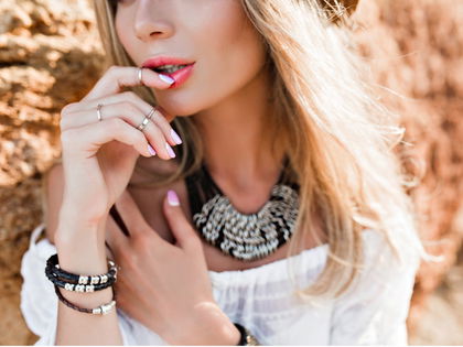 Stylen wie die Stars: So gelingt dir der perfekte Promi-Look mit Schmuck