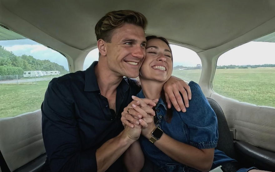Friedrich und Laura im Flieger