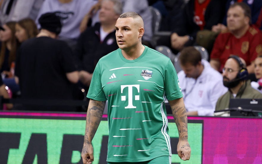 Pietro Lombardi bei einem Fußballspiel