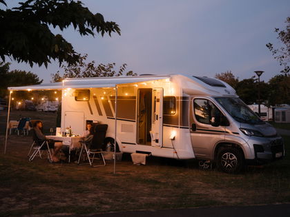 Valentins-Special: Gewinne ein romantisches Camping-Wochenende in den Alpen für Zwei im Carado T338 pro+