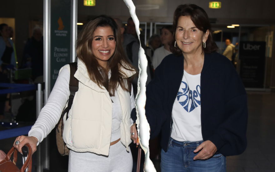 Eva Benetatou mit Claudia Obert auf dem Weg nach Australien