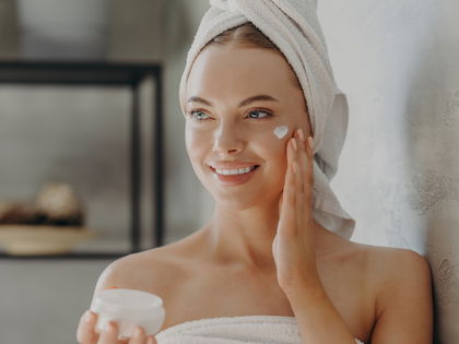 Anti-Aging-Geheimtipp 2026: Mit diesem Hyaluron-Fluid bleiben Falten keine Chance – die perfekte Waffe aus der Drogerie!