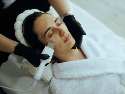 Beauty-Trend 2026: Mit diesem 2-in-1-Tool minderst du Mitesser und Poren wie ein Profi