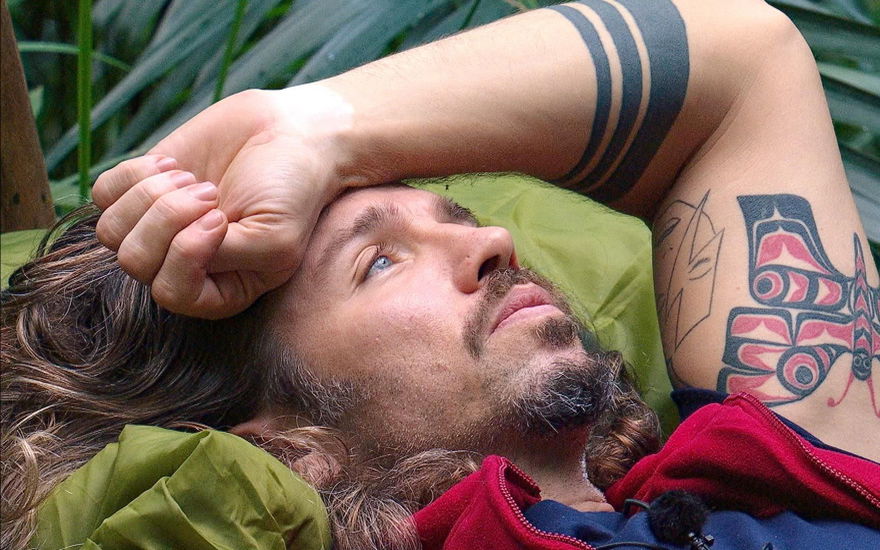 Gil Ofarim nachdenklich im Dschungelcamp