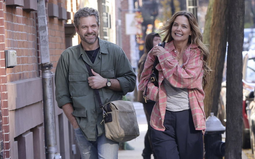 Katie Holmes und Joshua Jackson lächeln