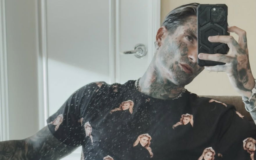 Nikola Glumac im Kim-Pyjama