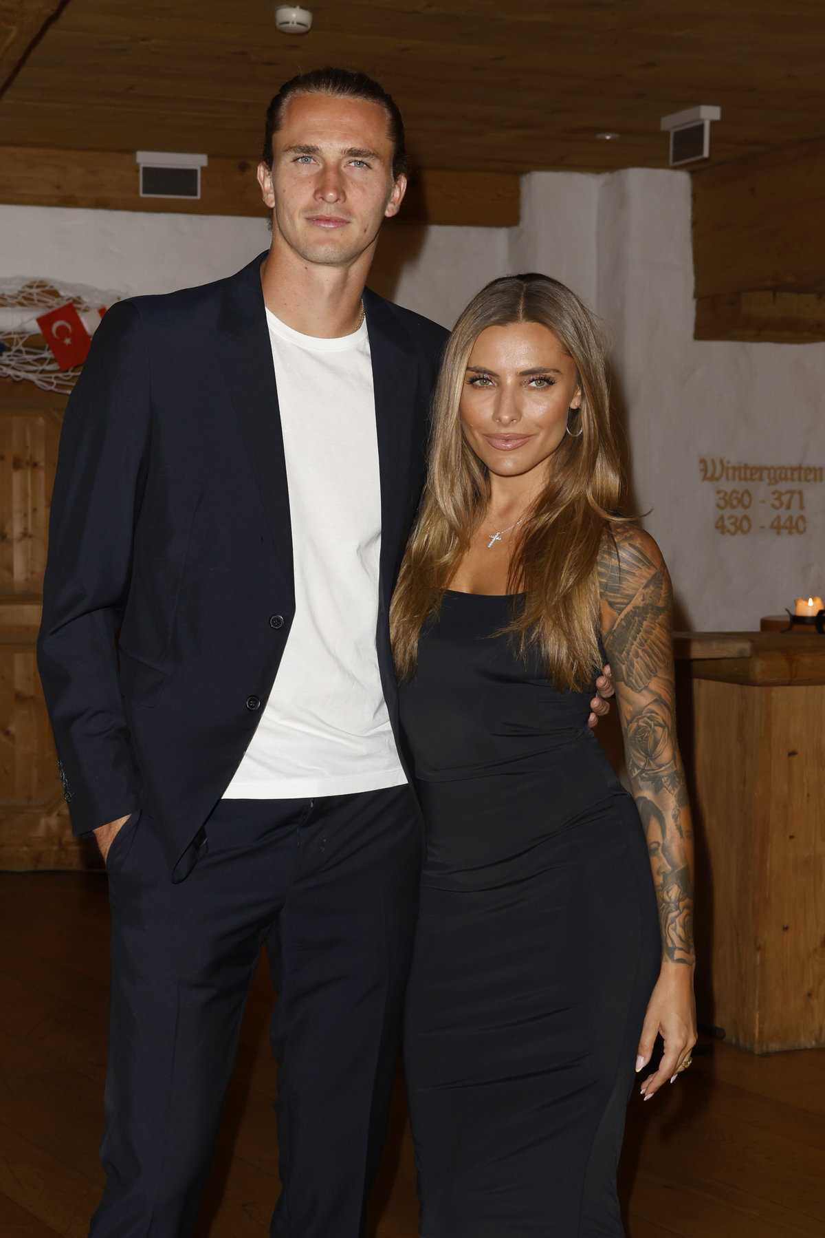 Alexander Zverev und Sophia Thomalla posieren zusammen