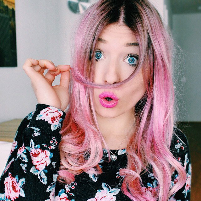 Bibi mit blonden Haaren
