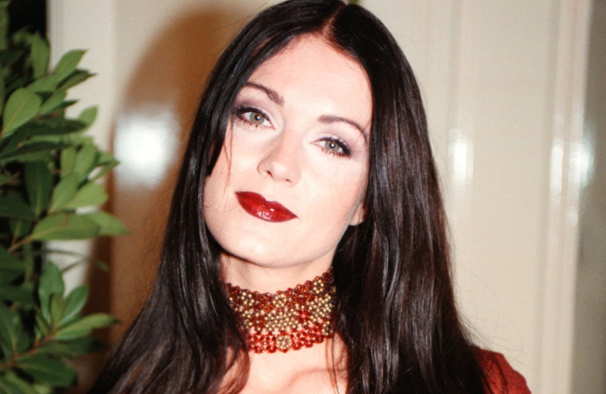 Esther Schweins mit braunen haaren