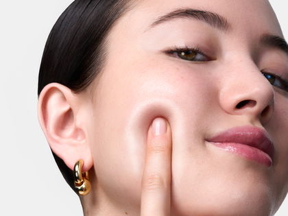 Glass-Skin-Effekt in 90 Minuten: Diese günstige Anti-Aging-Maske aus der Drogerie verwandelt deinen Teint radikal