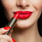 Schluss mit trockenen Lippen: Dieser Lippenstift mit Hyaluronsäure polstert deine Lippen 8 Stunden lang auf