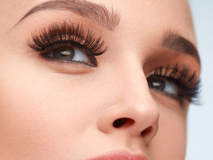 Rossmann-Geheimtipp: Diese Mascara schenkt dir Wimpern wie nach einem professionellen Lifting – ganz ohne Wimpernzange!