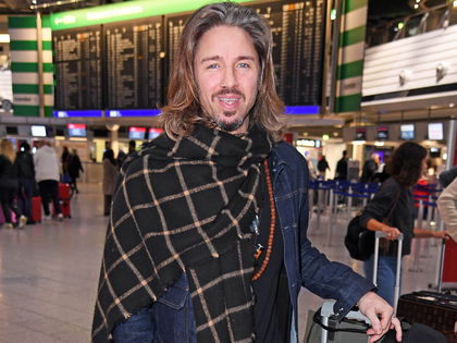 Gil Ofarim: Beinahe Flug nach Frankfurt verpasst – "Wollten gerade die Türe zu machen"