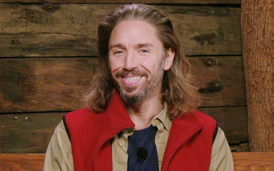 Gil Ofarim strahlt im Dschungeltelefon