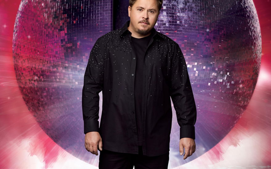 Gustav Schäfer vor Discokugel