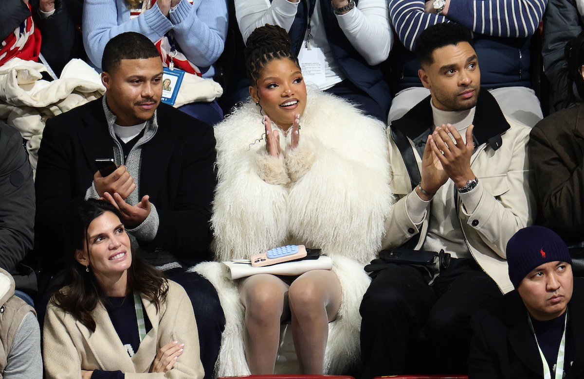 Halle Bailey und Rege-Jean Page bei Einskunstlauf-Wettbewerb der Frauen
