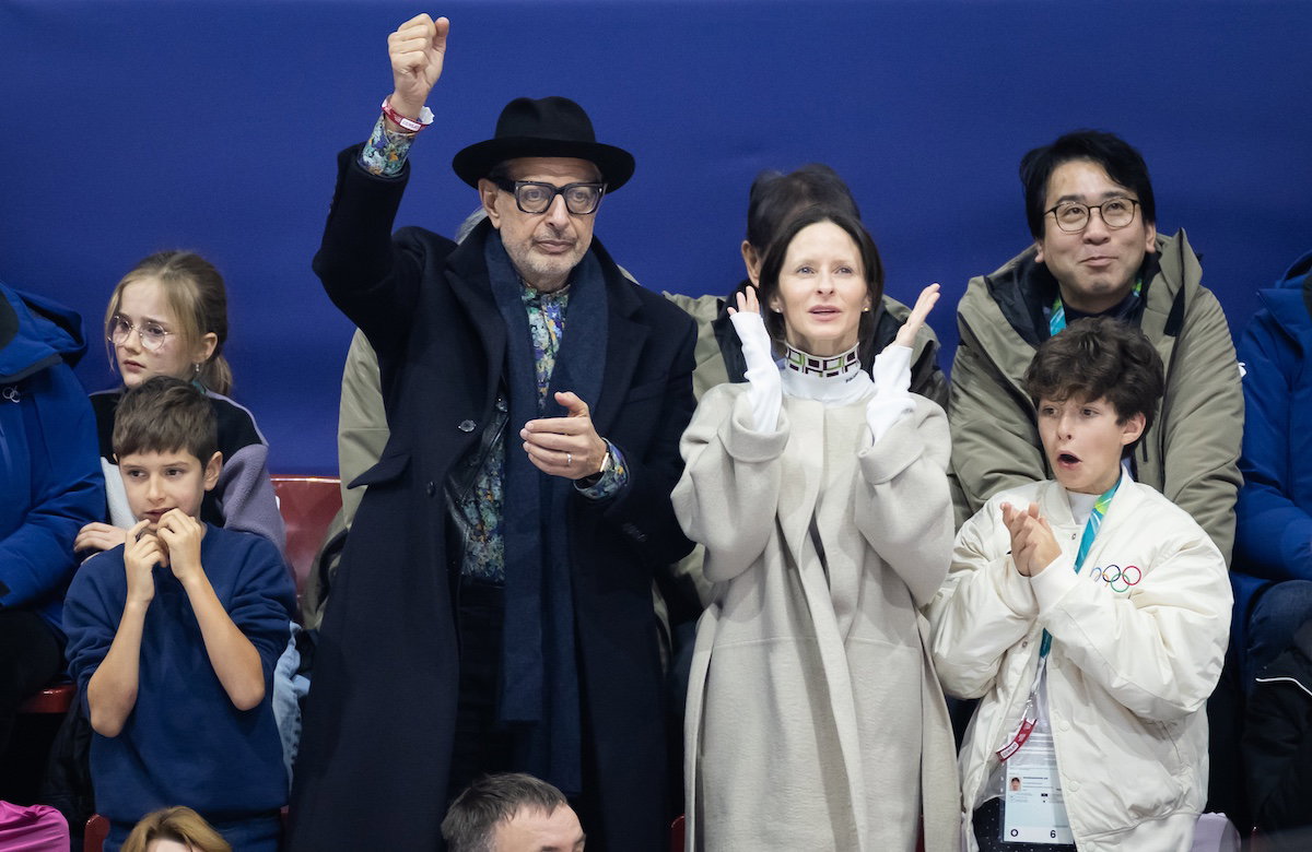 Jeff Godblum und Ehefrau Emilie Livingston in der Eiskunstlaufarena