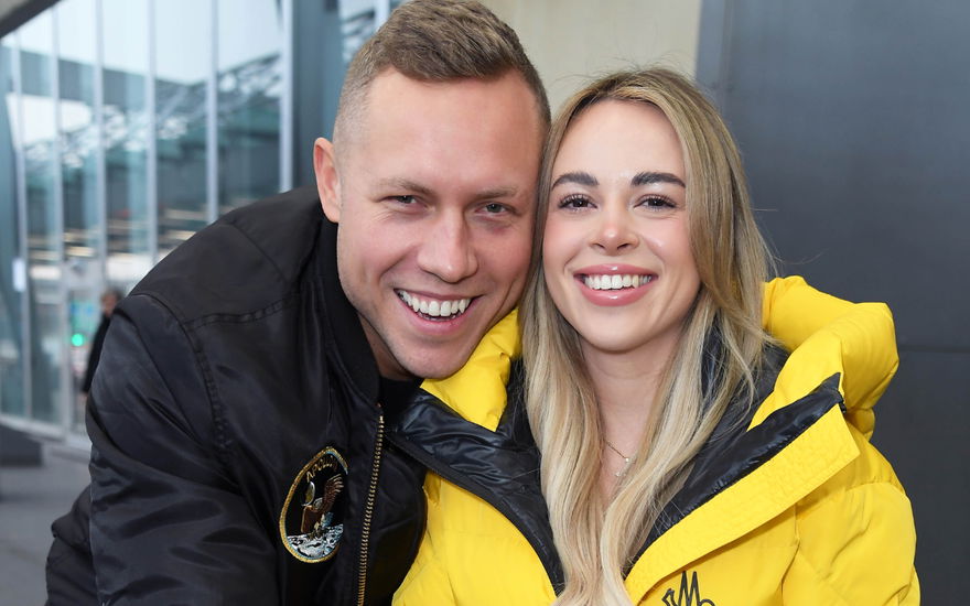 Patrick Romer mit Annelie vor Abflug