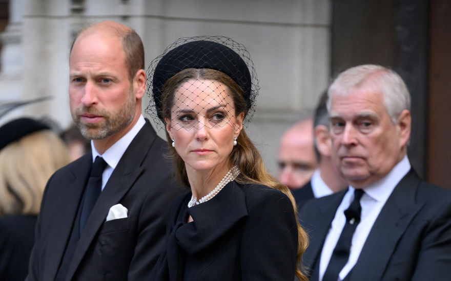 Prinz William, Prinzessin Kate und dahinter Prinz Andrew im September 2025