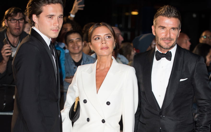 Brooklyn Beckham mit seinen Eltern Victoria und David Beckham