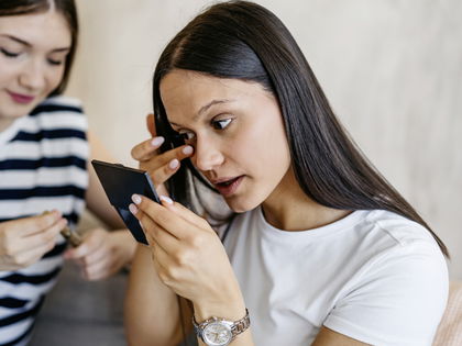 Bye, bye Panda-Augen: Mit diesem 1-Euro-Trick aus der Drogerie verschmiert deine Mascara nie wieder