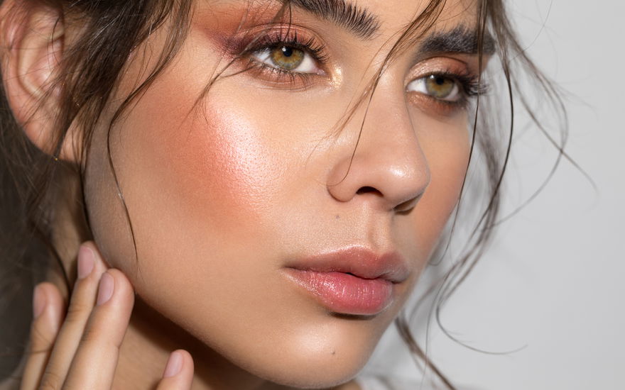 Schönes Model mit Blush