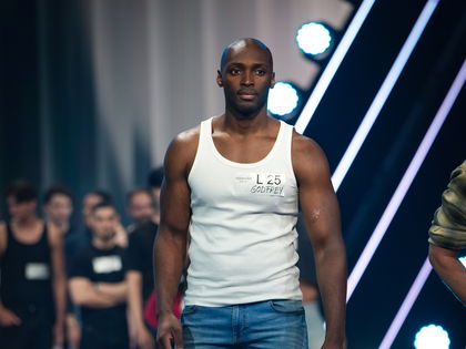 GNTM: Zuschauer schießen nach Attacke auf Tony gegen Godfrey  – "Nur schwer erträglich"