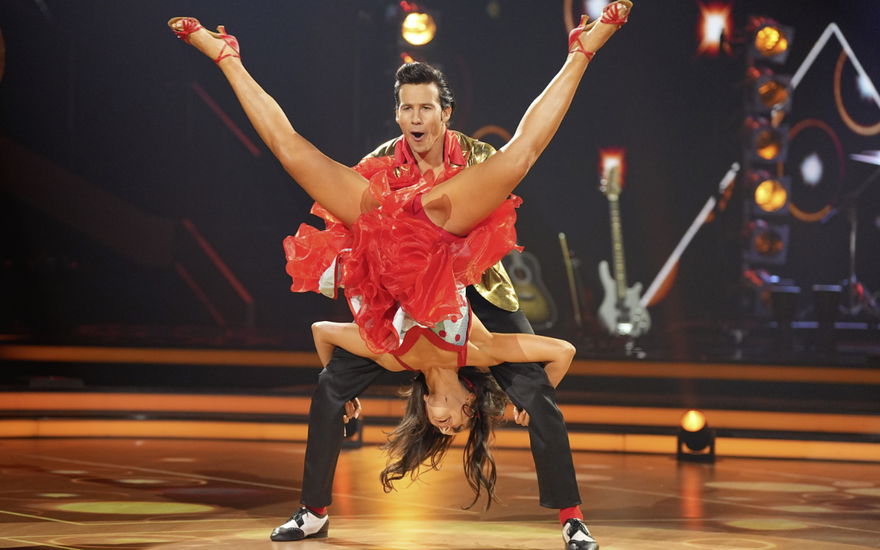 Joel Mattli beim Jive als Elvis Presley