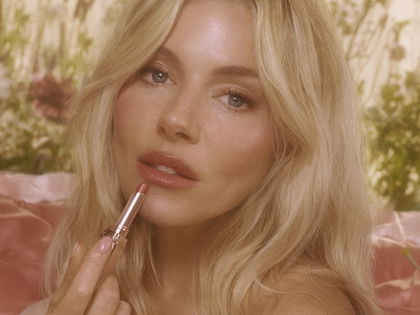 Beauty-Trend 2026: Sienna Miller schwört im Frühling auf den Lippen-Rouge-Effekt