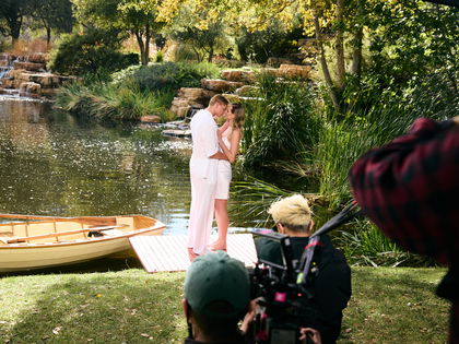 GNTM: Boys & Girls vereint - Kuss-Shooting kurz nach dem Kennenlernen sorgt für Entsetzen
