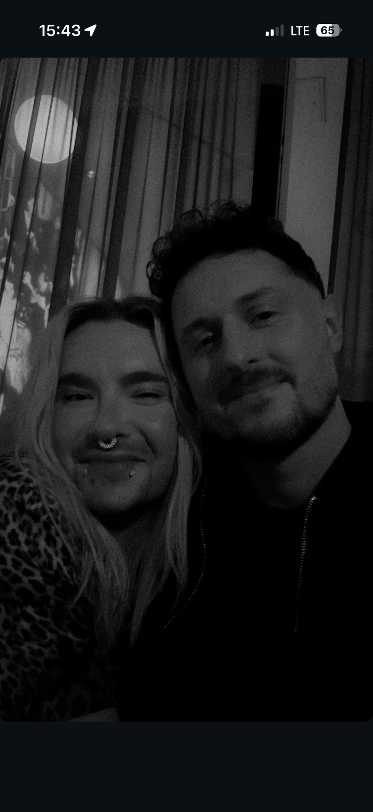 Bill Kaulitz und Jannik Kontalis machen gemeinsam ein Selfie im April 2026