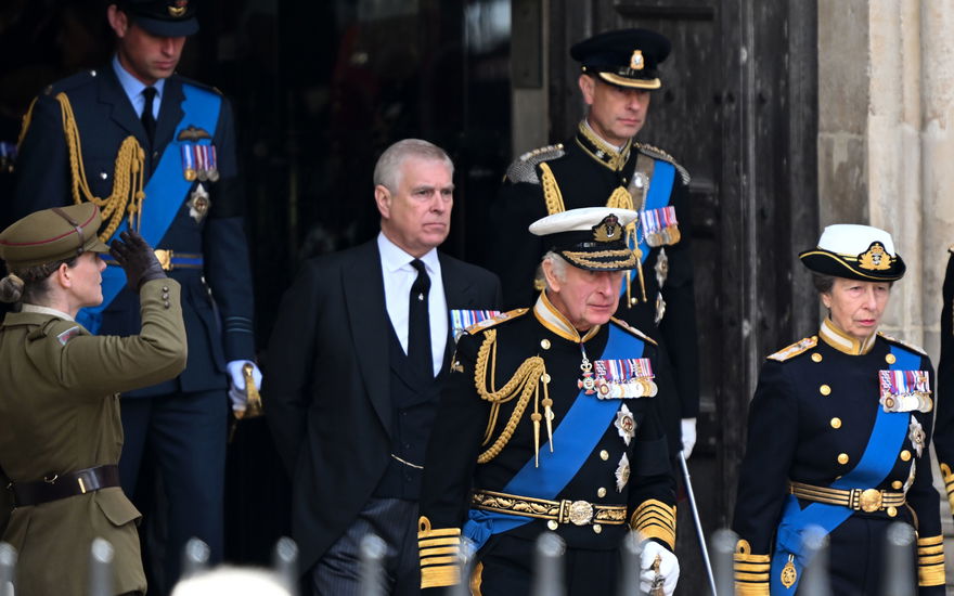 König Charles und Andrew Mountbatten-Windsor reden nicht mehr miteinander
