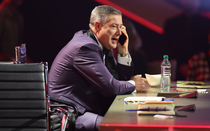 Joachim Llambi am Telefon