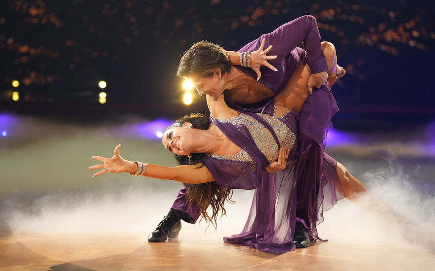 Joel Mattli und Malika Dzumaev tanzen Rumba bei Lets Dance