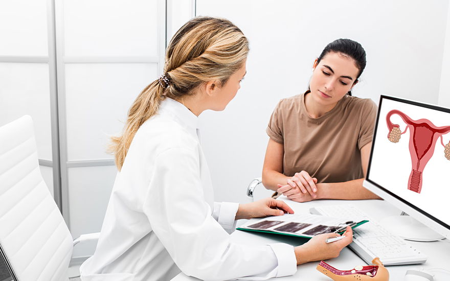 Patientin bei einer Frauenärztin
