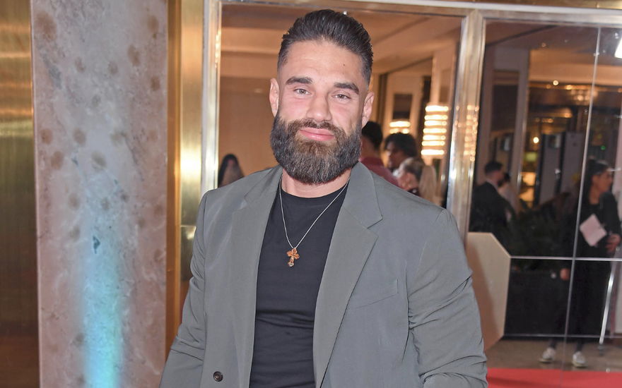 Aleks Petrovic lächelt bei den Reality TV Awards
