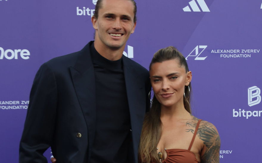 Alexander Zverev und Sophia Thomalla Arm in Arm im Juni 2026