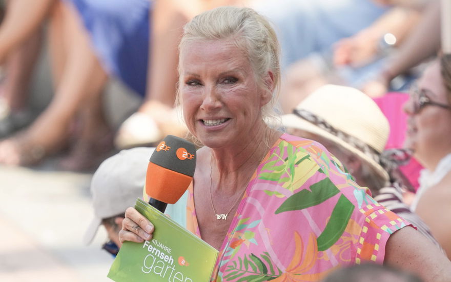 Andrea Kiewel lächelt