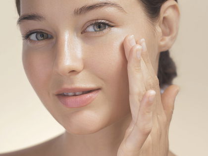 Oberlid-Straffung ohne OP: Das ist das neue Beauty-Must-have, das deine Augenpartie um satte 27 Prozent liftet