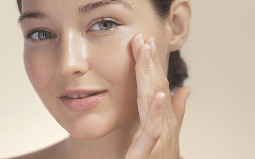 Frau perfekte Haut BB Cream