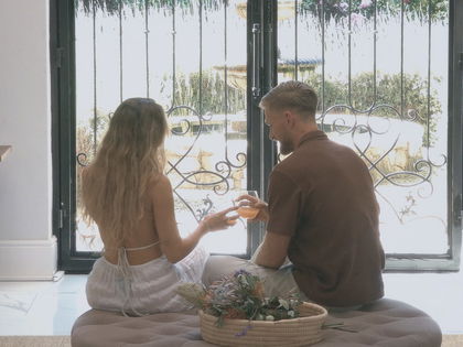 "Die Bachelors": Kuss-Zoff – Sebastian Paul kann die Finger nicht von Nadja lassen!