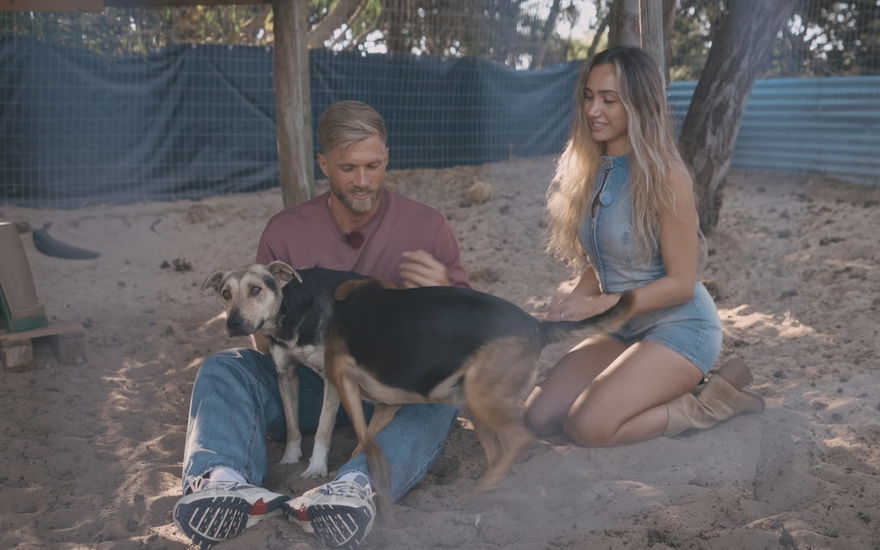 Sebastian Paul mit Nadja bei Hunden