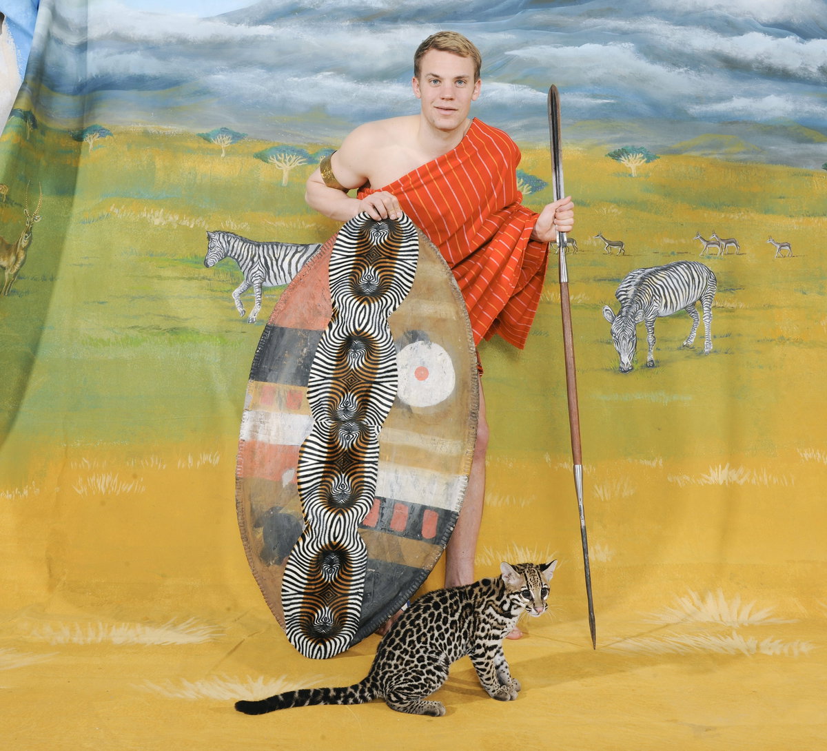 Manuel Neuer als afrikanischer Krieger zum DFB-Fotoshooting im Rahmen der WM 2010