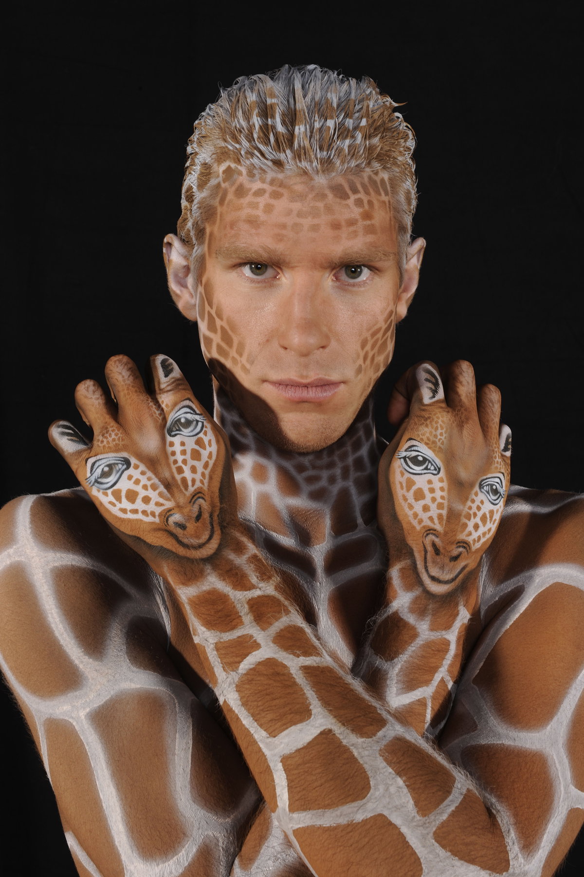 Per Mertesacker als Giraffe zum DFB-Fotoshooting im Rahmen der WM 2010
