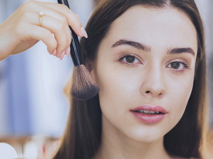 Das Must-have für den Sommer: Dieses innovative Gel-Puder mattiert deine T-Zone im Handumdrehen